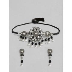 जेनरिक महिलाओं का रोज़ गोल्ड प्लेटेड अलॉय नेकलेस और इयररिंग्स सेट (काला)