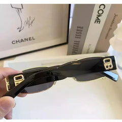 जेनेरिक क्लासिक यूनिसेक्स यूवी400 प्रोटेक्शन सनग्लास (मल्टीकलर)