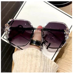 जेनेरिक क्लासिक यूनिसेक्स यूवी400 प्रोटेक्शन सनग्लास (मल्टीकलर)