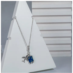 महिलाओं के लिए स्टेनलेस स्टील से बना हवाई जहाज के डिज़ाइन वाला पेंडेंट और नाजुक चेन (सिल्वर प्लेटेड)