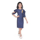 लड़कियों के लिए बुना हुआ धारीदार शॉर्ट स्लीव राउंड नेक ड्रेस (नेवी ब्लू)