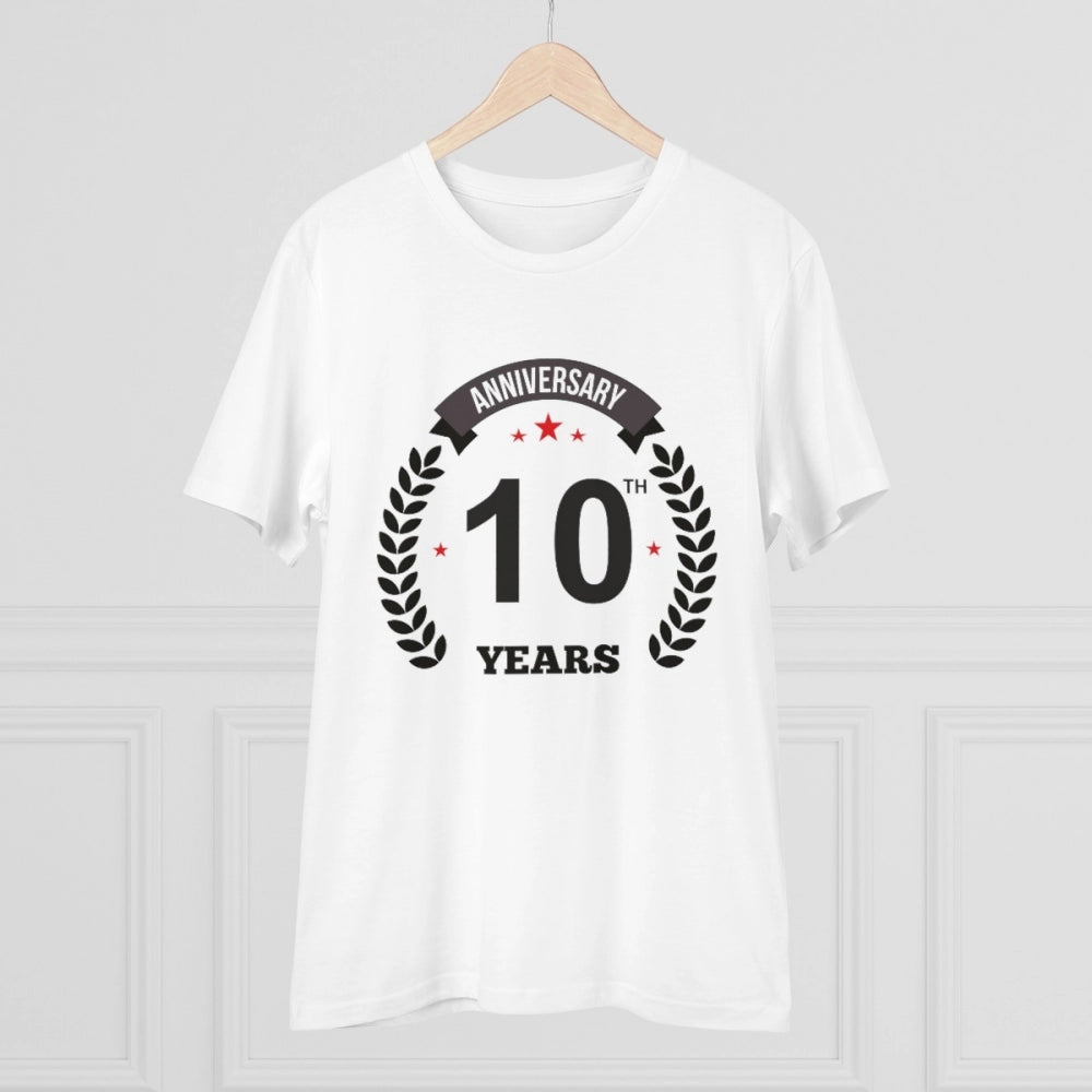 जेनेरिक मेन्स पीसी कॉटन 10वीं वर्षगांठ प्रिंटेड टी-शर्ट (रंग: सफेद, थ्रेड काउंट: 180 जीएसएम)