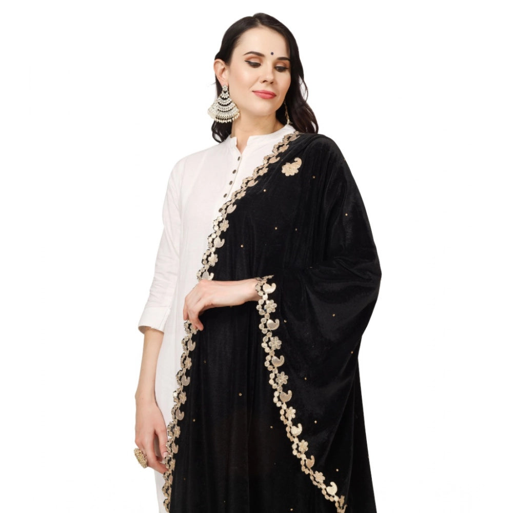 महिलाओं के लिए सामान्य वेलवेट गोटा पट्टी दुपट्टा (काला, लंबाई: 2.25 से 2.50 मीटर)