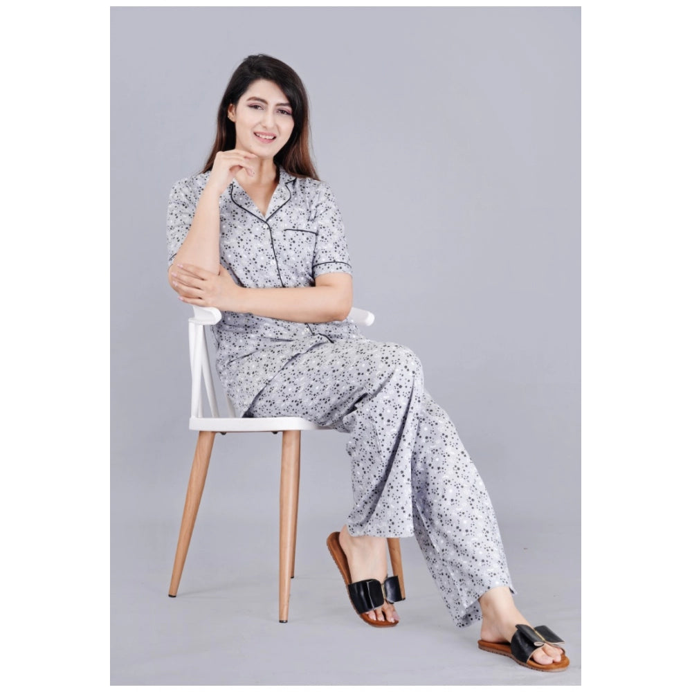 महिलाओं के लिए जेनेरिक कैज़ुअल हाफ स्लीव प्रिंटेड विस्कोस रेयॉन शर्ट और पजामा पैंट नाइट सूट सेट (ग्रे)