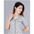 महिलाओं के लिए जेनेरिक कैज़ुअल हाफ स्लीव प्रिंटेड विस्कोस रेयॉन शर्ट और पजामा पैंट नाइट सूट सेट (ग्रे)