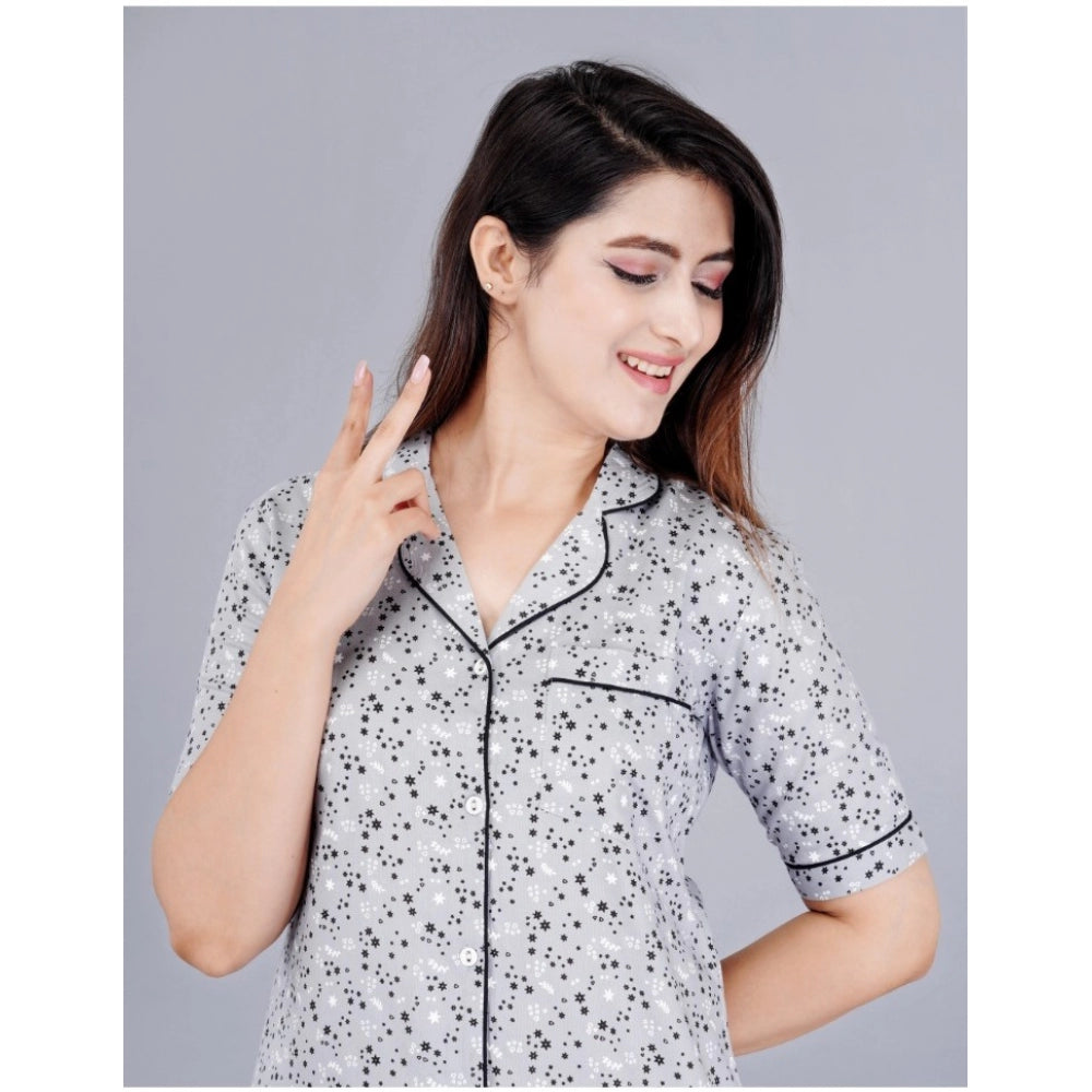 महिलाओं के लिए जेनेरिक कैज़ुअल हाफ स्लीव प्रिंटेड विस्कोस रेयॉन शर्ट और पजामा पैंट नाइट सूट सेट (ग्रे)