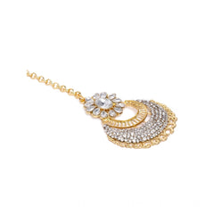 महिलाओं के लिए रोज़ गोल्ड प्लेटेड अलॉय कुंदन इयररिंग्स और मांगटिक्का (सफेद)