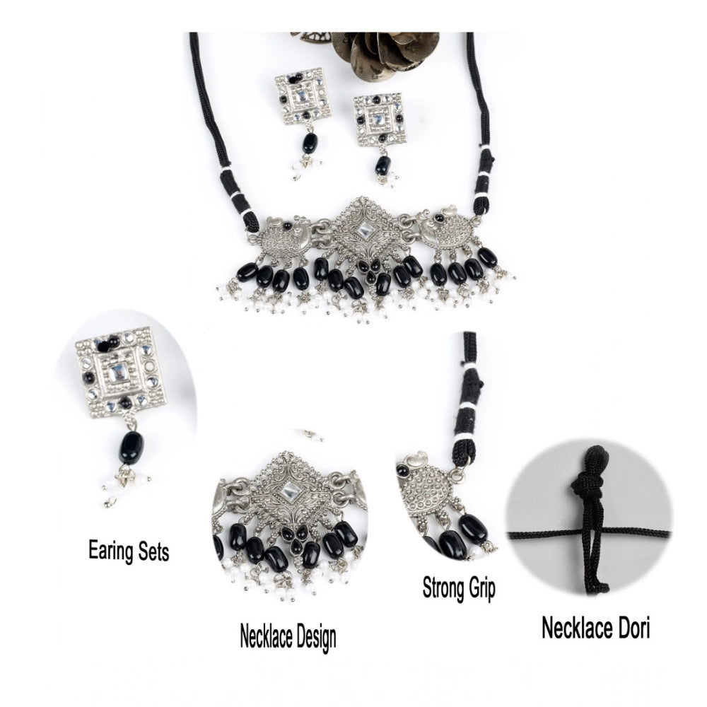 महिलाओं के लिए रोज़ गोल्ड प्लेटेड अलॉय नेकलेस और इयररिंग्स का सेट (चांदी)