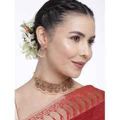 महिलाओं के लिए रोज़ गोल्ड प्लेटेड अलॉय नेकलेस और इयररिंग्स का सेट (गोल्ड)