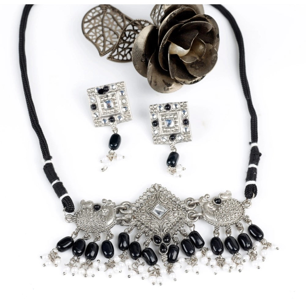 महिलाओं के लिए रोज़ गोल्ड प्लेटेड अलॉय नेकलेस और इयररिंग्स का सेट (चांदी)