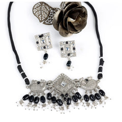 महिलाओं के लिए रोज़ गोल्ड प्लेटेड अलॉय नेकलेस और इयररिंग्स का सेट (चांदी)