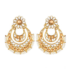 महिलाओं के लिए रोज़ गोल्ड प्लेटेड अलॉय कुंदन इयररिंग्स और मांगटिक्का (सफेद और सुनहरा)