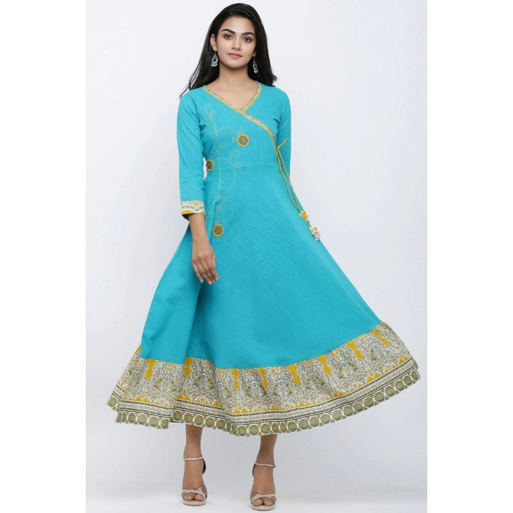 जेनरिक महिलाओं की कैजुअल 3/4 स्लीव वाली एम्ब्रॉयडरी कॉटन ब्लेंड कुर्ती (टॉर्क ग्रीन)