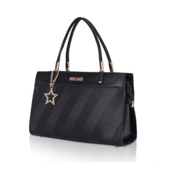 जेनरिक महिलाओं का फॉक्स लेदर टेक्सचर्ड एडजस्टेबल लॉन्ग बेल्ट हैंडबैग (काला)