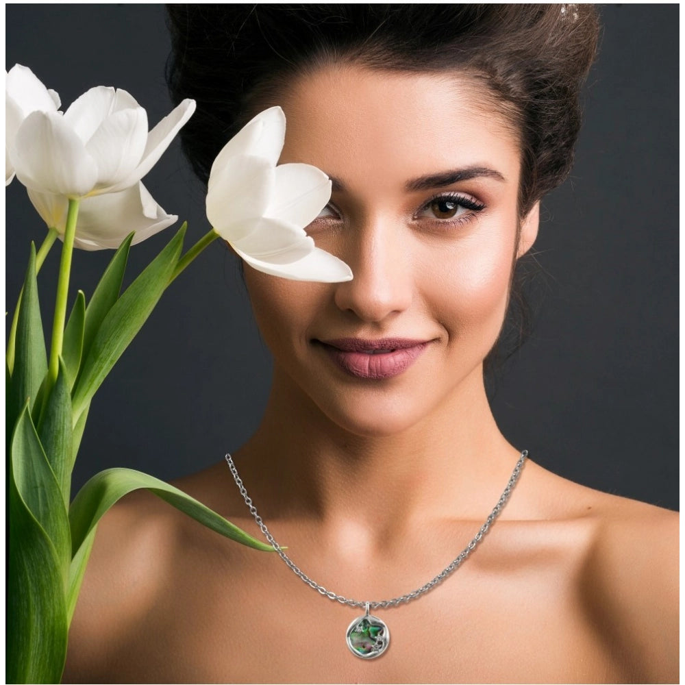 महिलाओं के लिए स्टेनलेस स्टील गैलेक्सी पेंडेंट और नाजुक चेन (सिल्वर प्लेटेड)