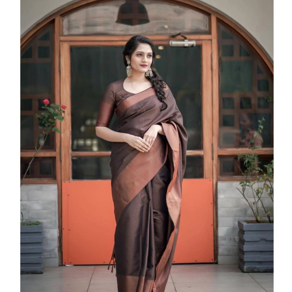 जेनेरिक महिलाओं की सॉफ्ट लीची सिल्क प्रिंटेड साड़ी, बिना सिले ब्लाउज के साथ, 5.5 मीटर (भूरा)