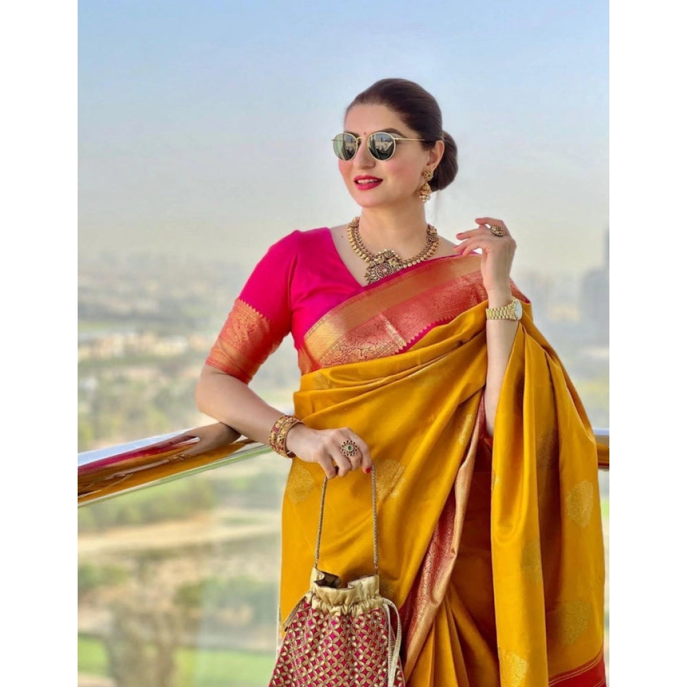 महिलाओं के लिए लीची सिल्क प्रिंट वाली जेनेरिक साड़ी, बिना सिले ब्लाउज के साथ (पीला रंग)