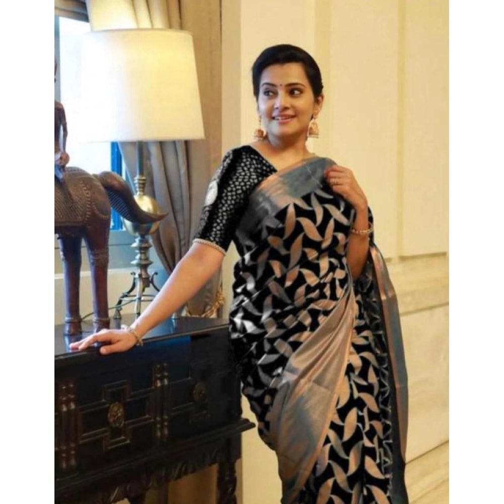 महिलाओं के लिए लीची सिल्क प्रिंट वाली जेनेरिक साड़ी, बिना सिले ब्लाउज के साथ (काला)
