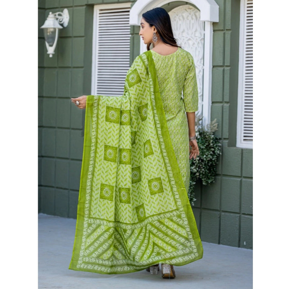 जेनरिक महिलाओं का कॉटन ब्लेंड प्रिंटेड कुर्ती पैंट दुपट्टा सेट (तोते का प्रिंट)