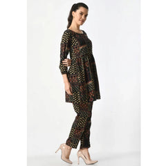 जेनरिक महिलाओं का कैज़ुअल क्रेप 3-4 स्लीव्स कॉर्ड सेट (काला)