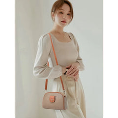 महिलाओं के लिए जेनेरिक पीयू लेदर जिपर स्लिंग बैग (खाकी)